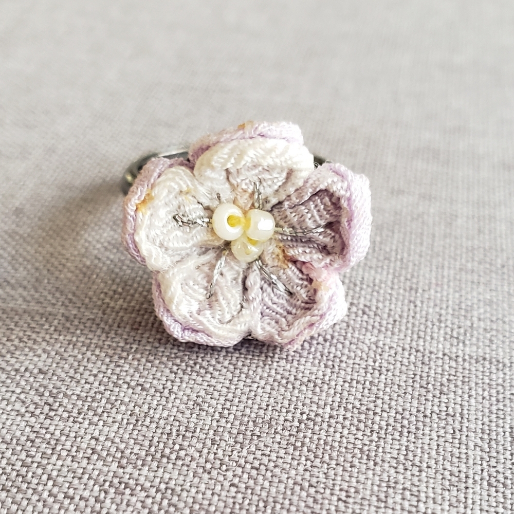 One size floweral ring